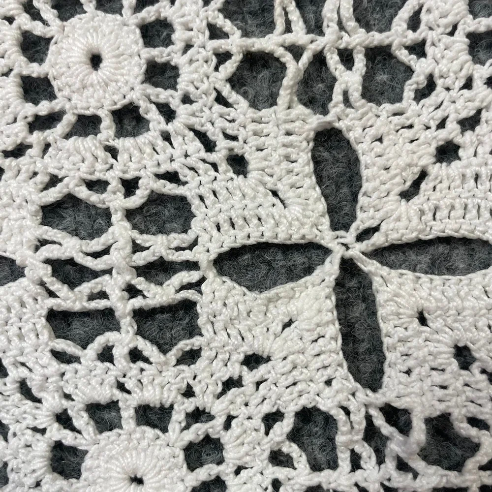Handmade Vintage Table Runner 40x17 White Crochet Floral Lace Medallion Doily